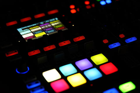 closeup photo of turned on launchpad, digital, music, dj, technology HD wallpaper