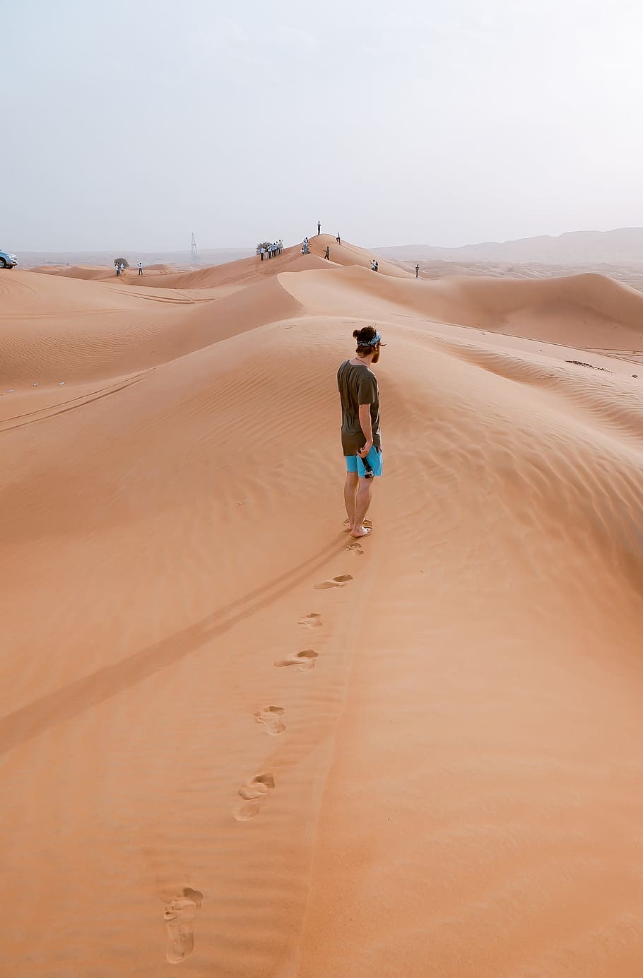 person standing on sand dune, man in black top walking on sand dunes HD wallpaper