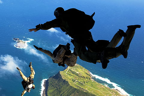 three men air diving, parachute, skydiving, parachuting, jumping HD wallpaper