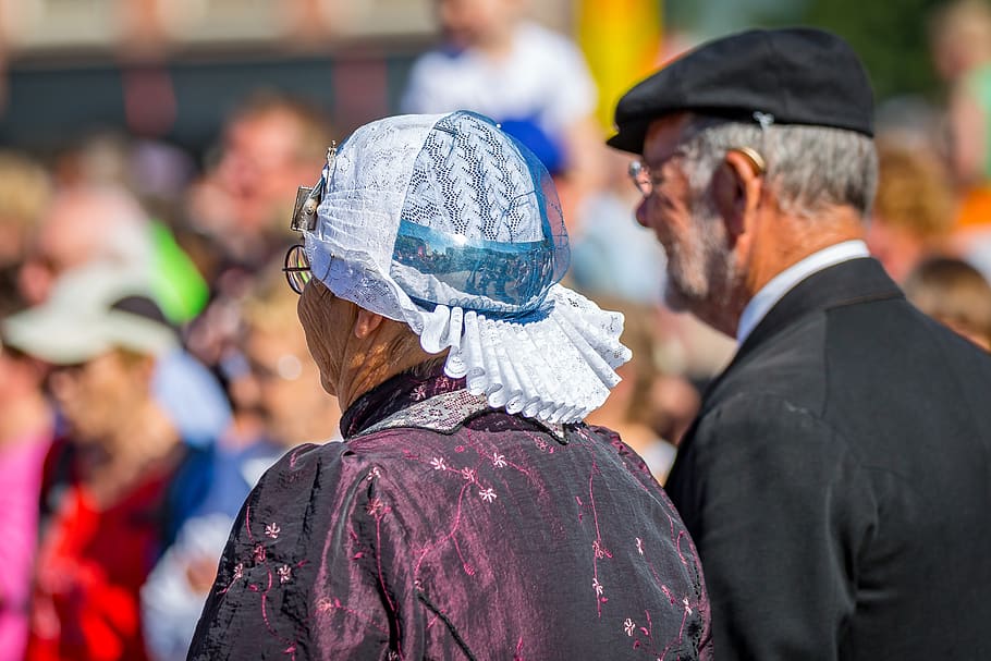 west-frisian-market-schagen-parade-folklore-costume.jpg