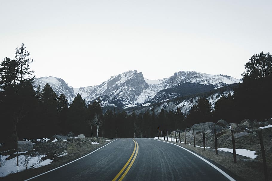 gray roadway and mountain, mountain range, snow, winter, tree HD wallpaper