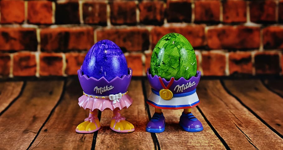 blue and green eggs toys, egg cups, feet, funny, easter, colorful eggs HD wallpaper