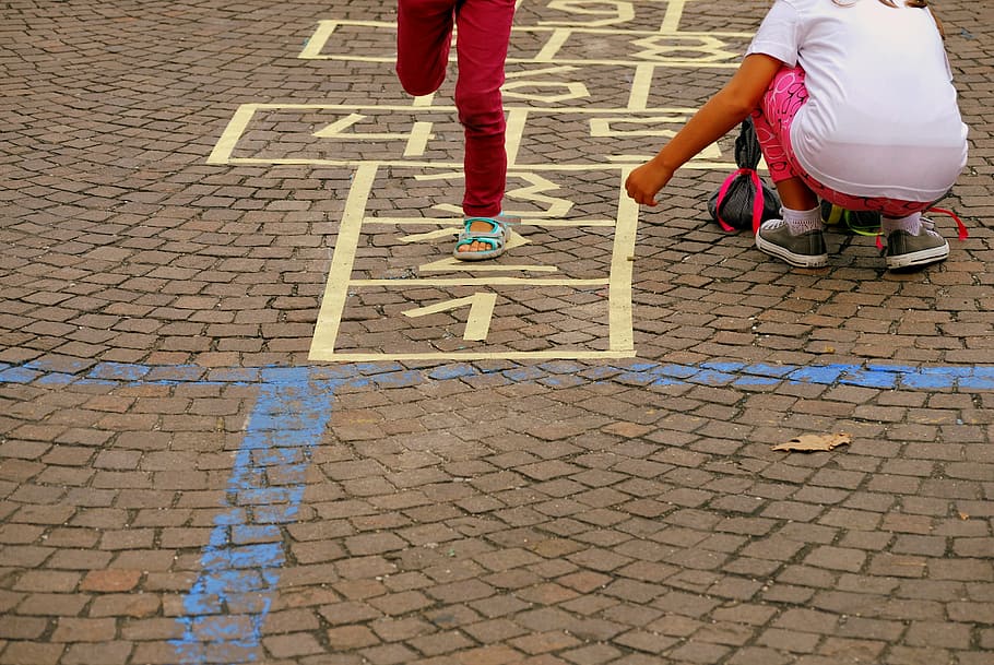 girls playing hopscotch, road, children, jump, tocatì, verona, HD wallpaper