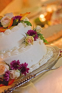 Green Yellow White and Purple Floral 2 Layered Cake, blur, bridal HD wallpaper