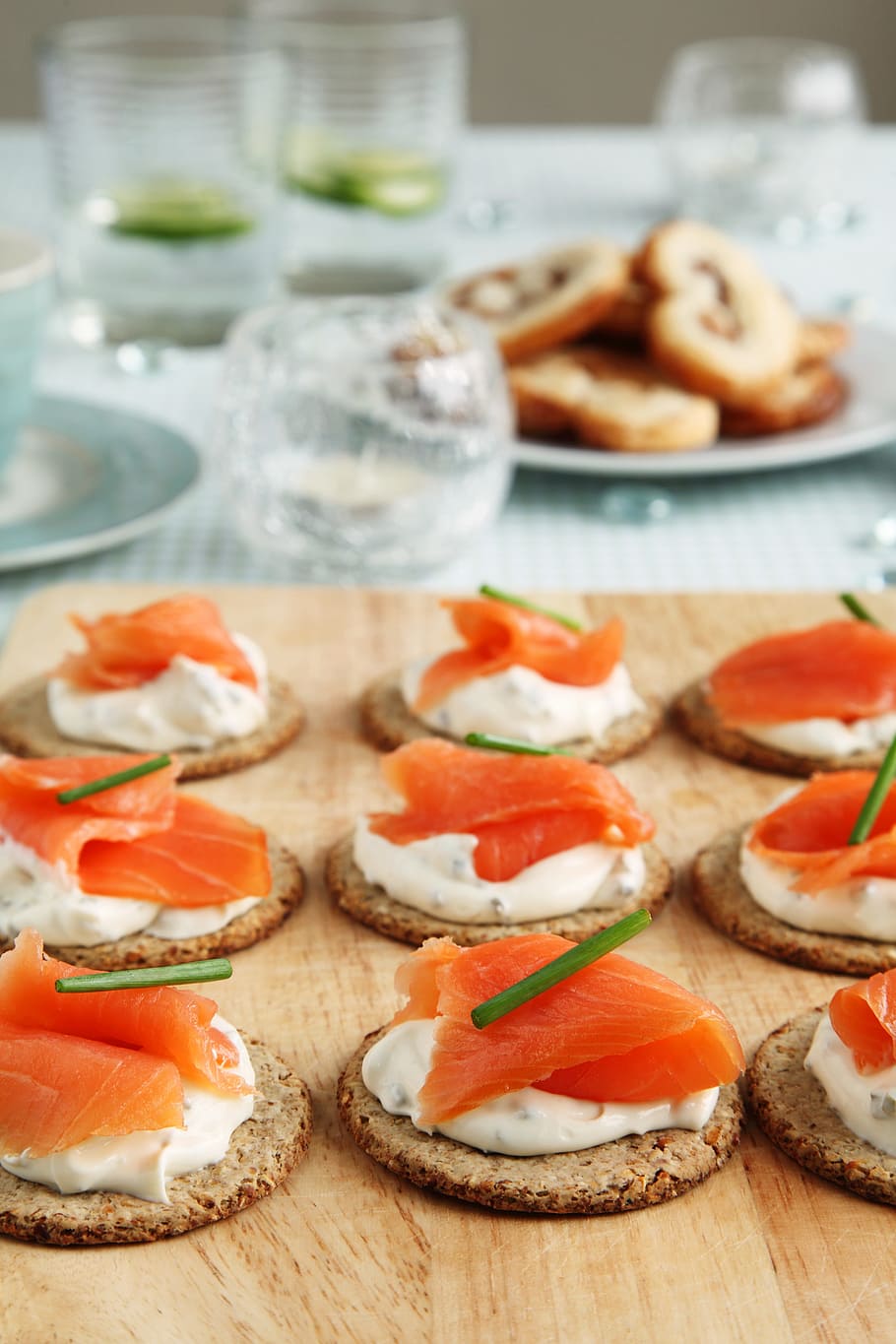 salmon on bread on table, appetizer, canape, canapes, cheese HD wallpaper
