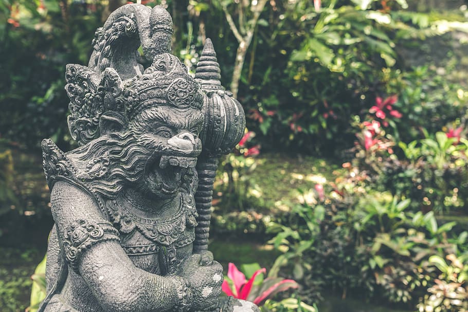 Hindu stone statue in the balinese temple, foo dog statue, green HD wallpaper