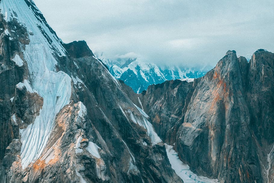Denali Flight Tour V3, reel view of mountain, snow, cliff, rock HD wallpaper