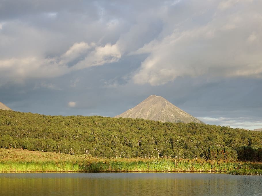 lake, mountains, forest, reflection, clouds, sky, beach, evening HD wallpaper