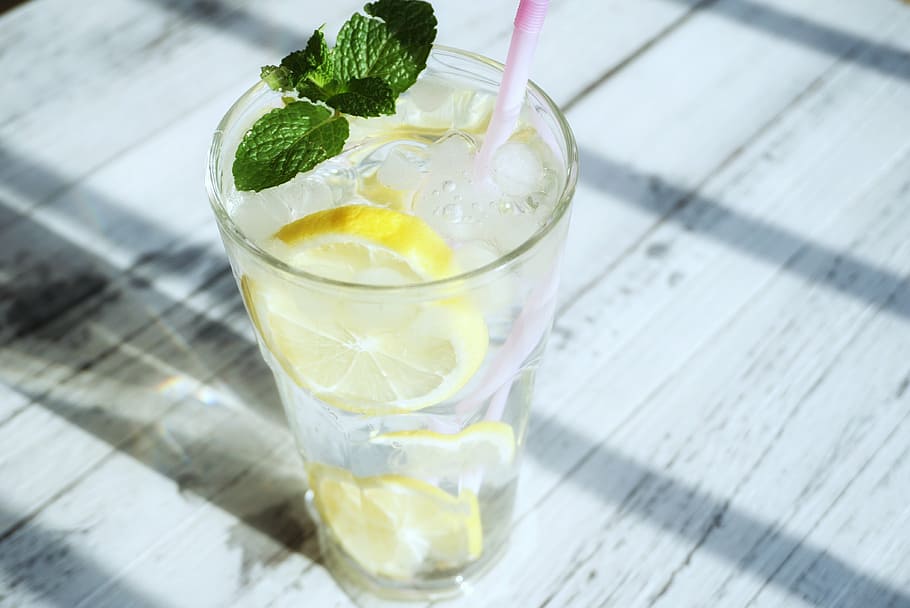 drinking glass with citrus, transparent color, ice, lemon, refreshment HD wallpaper