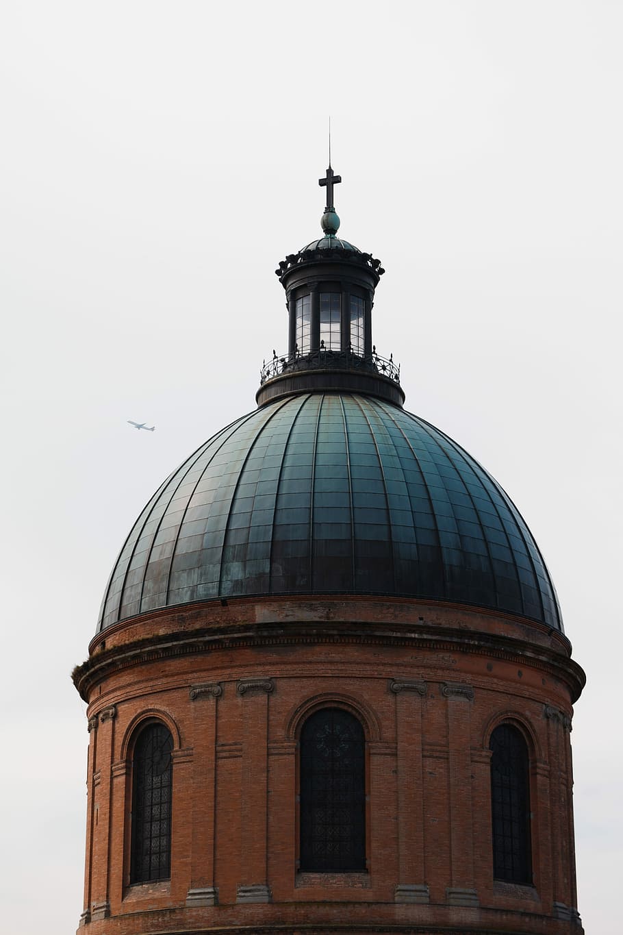 brown dome building at daytime, brown concrete structure during day time HD wallpaper