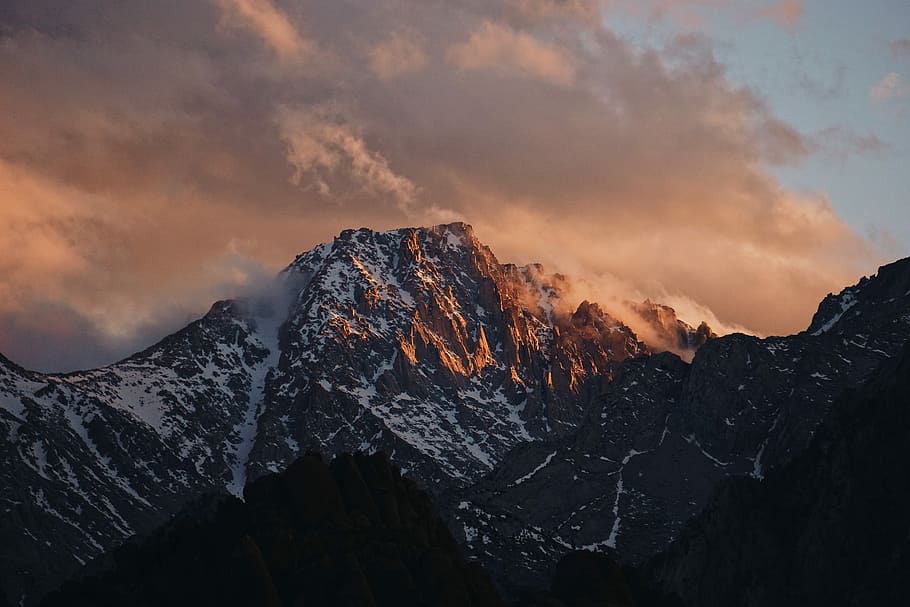 mountain aerial photography, snow mountain under cloudy sky during sunset HD wallpaper