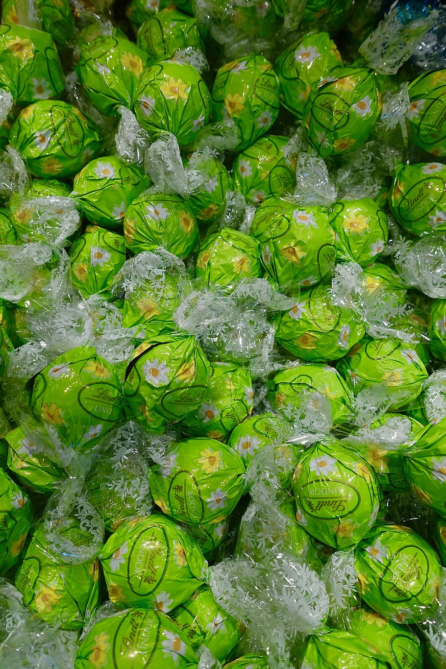sweets, chocolate, candy, balls, wrapped, green, full frame HD wallpaper