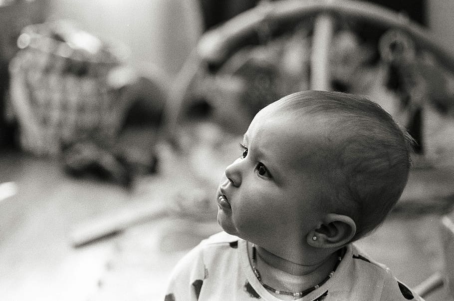 grayscale photo of baby, grayscale photo of toddler looking up HD wallpaper