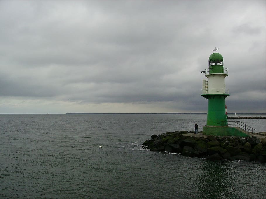lighthouse, sea, clouds, rain, gewitterstimmung, horizon, guidance HD wallpaper