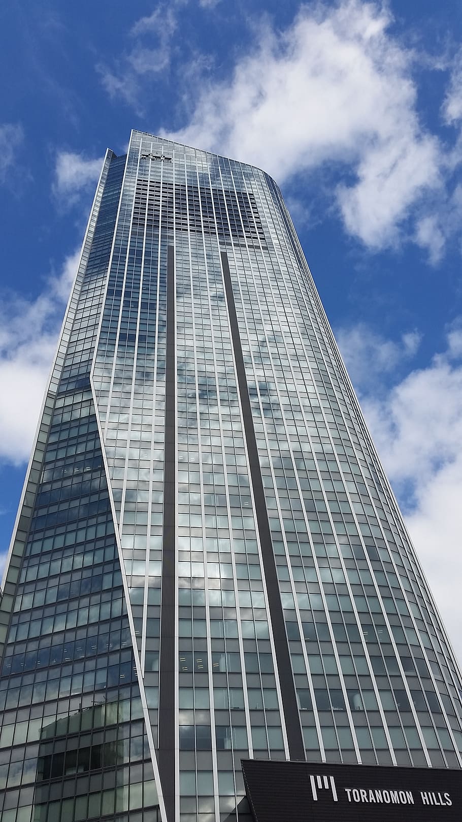 skyscraper, reflection, tokyo, japan, clouds, blue, toranomon hills HD wallpaper