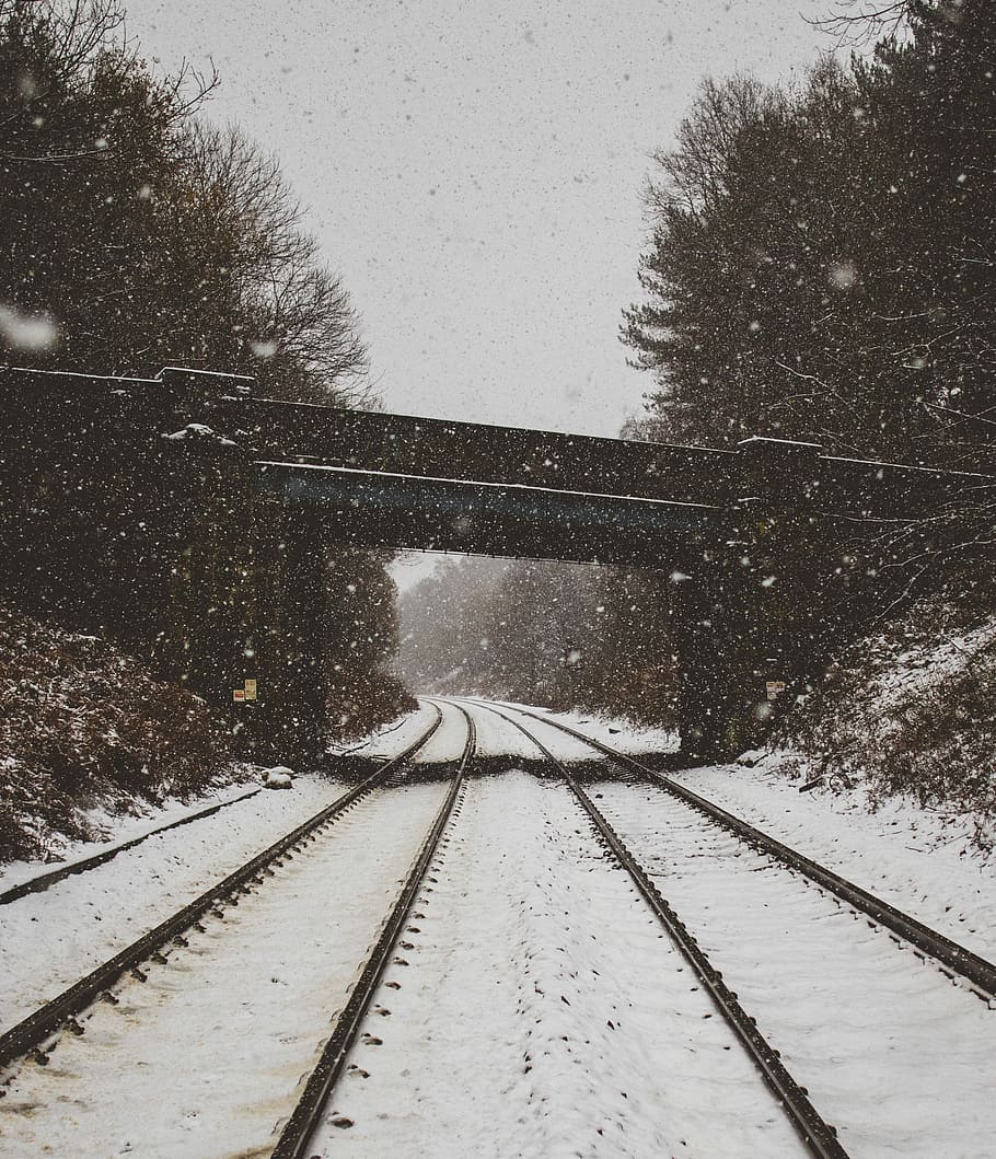 train railway covered with snow, railroad under the bridge with snow falling, HD wallpaper