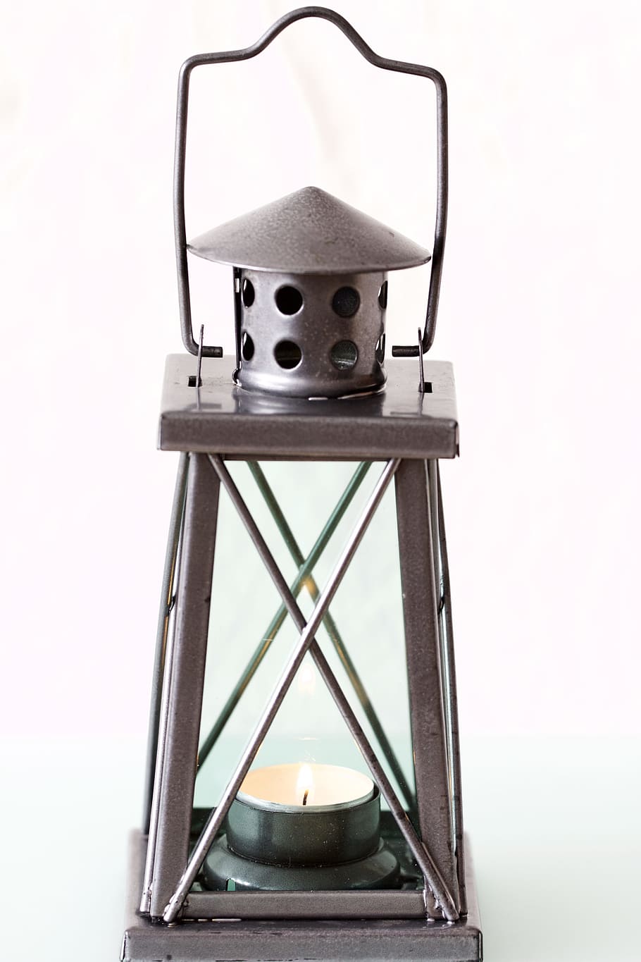 gray candle lantern, bow-type handle, studio shot, no people HD wallpaper