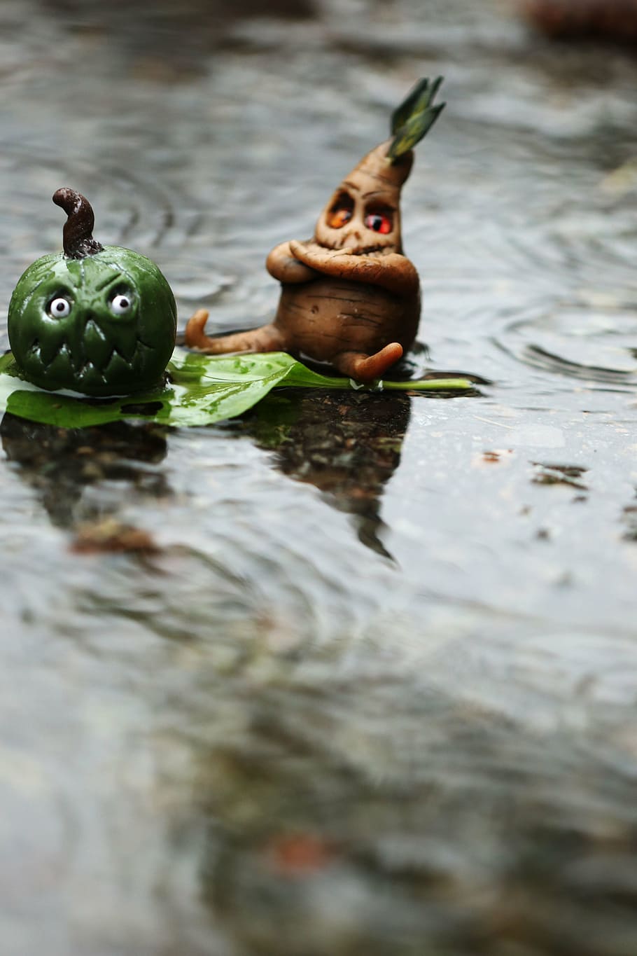water, leaf, figures, rain, tiny, weather, wet, nature, representation HD wallpaper