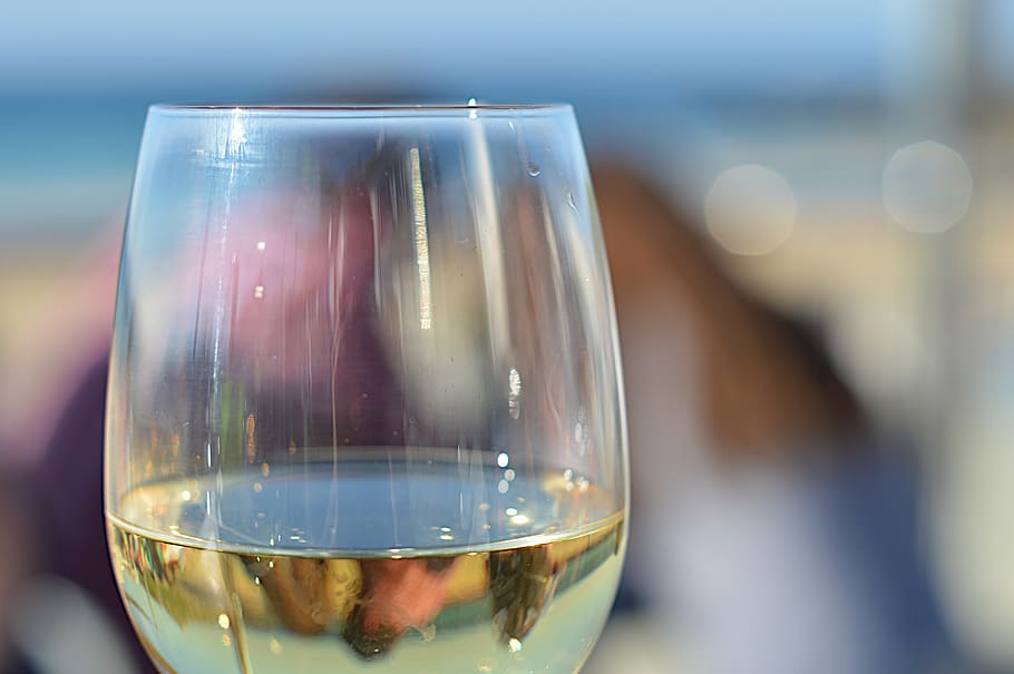 close up photography of clear wine glass, sun, beach, sand HD wallpaper