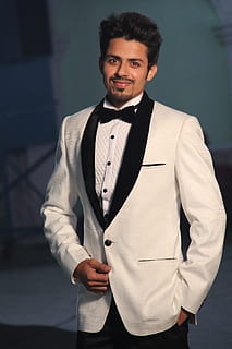 man wearing white dress coat and black dress pants, handsome HD wallpaper