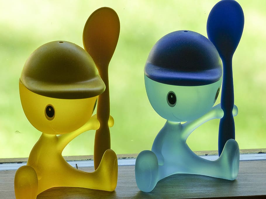 blue and yellow plastic teaspoons, egg cup, funny, colorful HD wallpaper