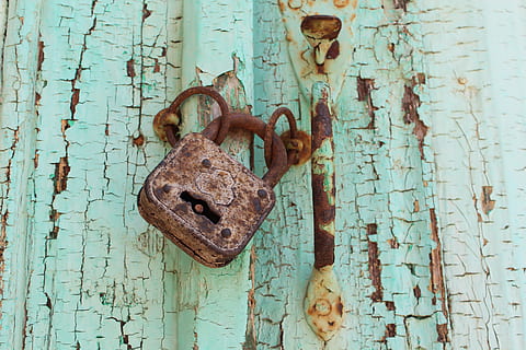 padlock, rusty, security, metal, old, weathered, door, iron HD wallpaper