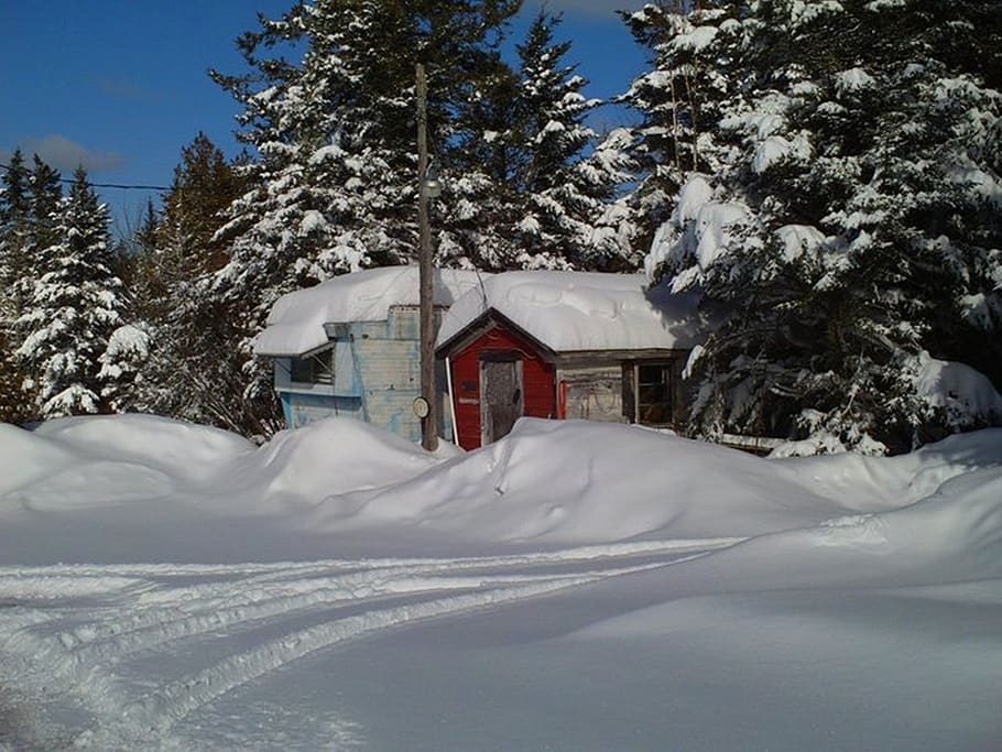 Winter me. Зима трейлер. Зима в штате Мэн. Зима в Вермонте фото и картинки. Медпункт зимой американский.