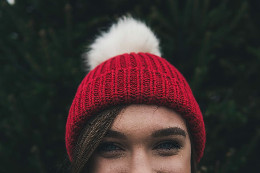 woman wearing red bobble hat, smiling woman wearing red and white bobble hat HD wallpaper