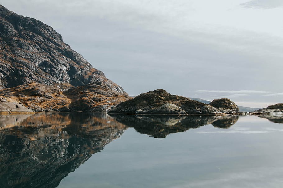 landscape shot of gray mountain, nature, clouds, sky, water HD wallpaper