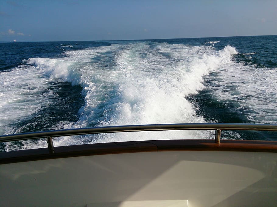 cruiser, wave, spray, sea, water, motion, nautical vessel, horizon HD wallpaper