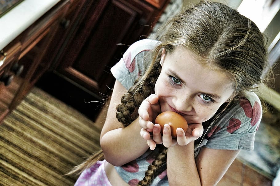 selective focus photography of girl holding egg, crafty, sneaky HD wallpaper