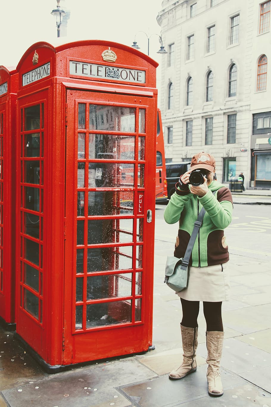 woman holding camera standing near telephone booth, london, telefonhäusschen, HD wallpaper