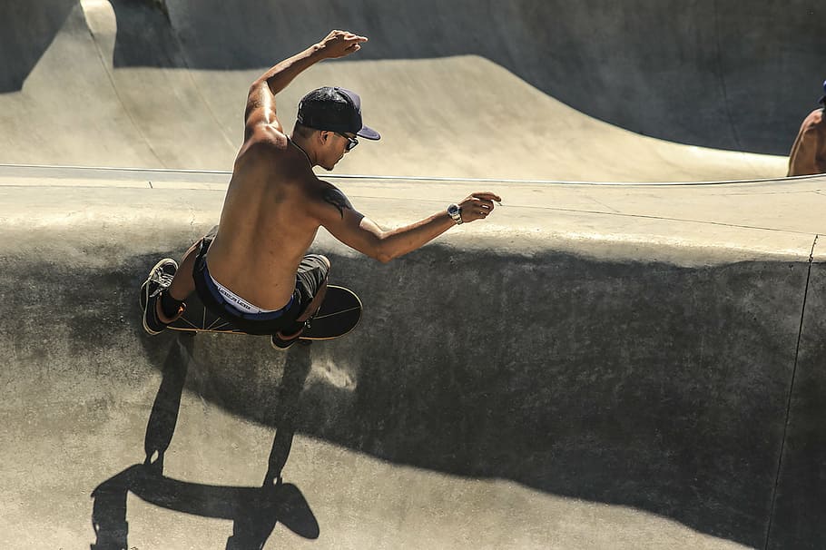 man skate boarding on skate park, people, sport, hobby, vans HD wallpaper