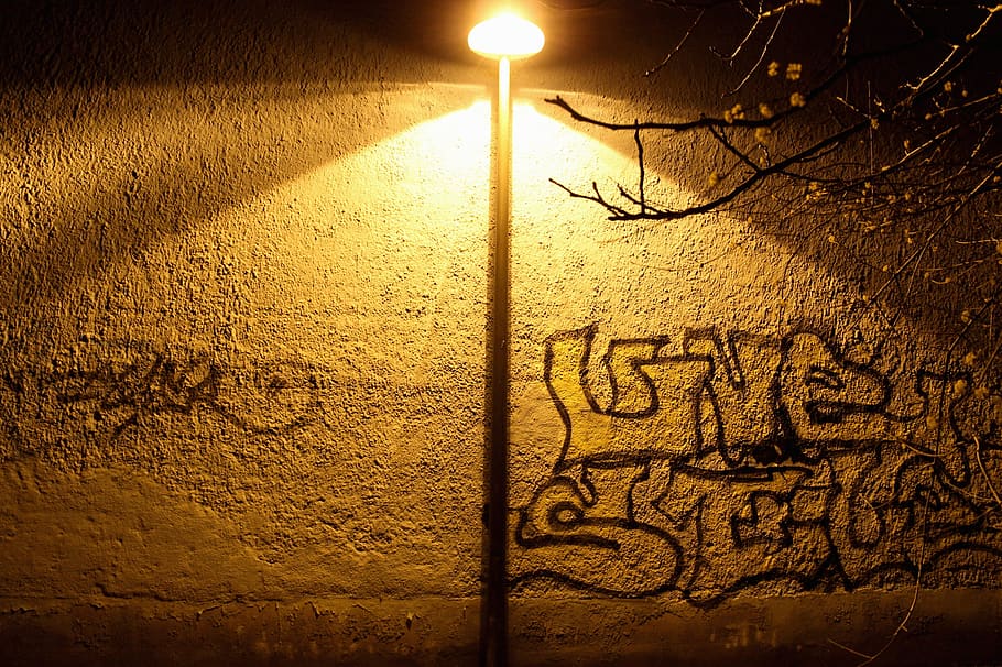 graffiti, facade, wall, art, sprayer, light, street lamp, night HD wallpaper
