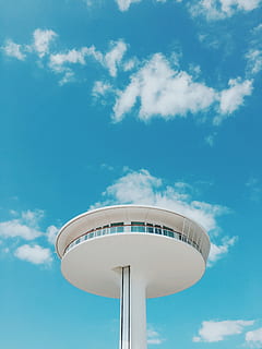 concrete tower with disc top, white watch tower during dayime HD wallpaper