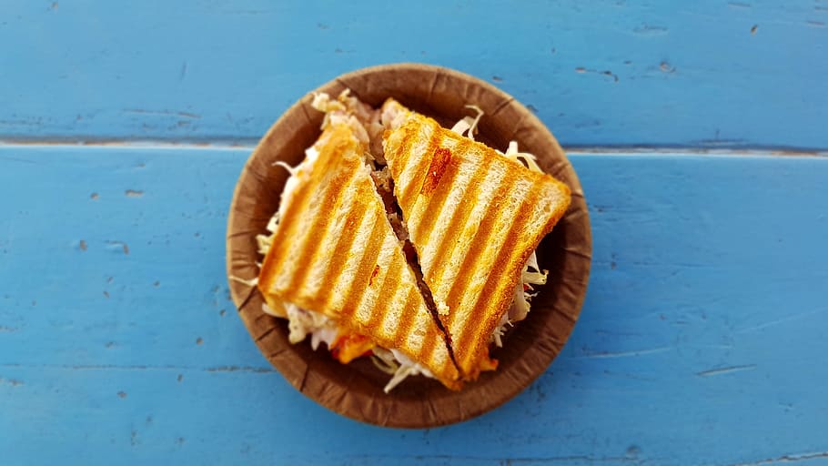 photo of toasted loaf bread sliced into triangular shape filled with white meat on brown dining bowl HD wallpaper