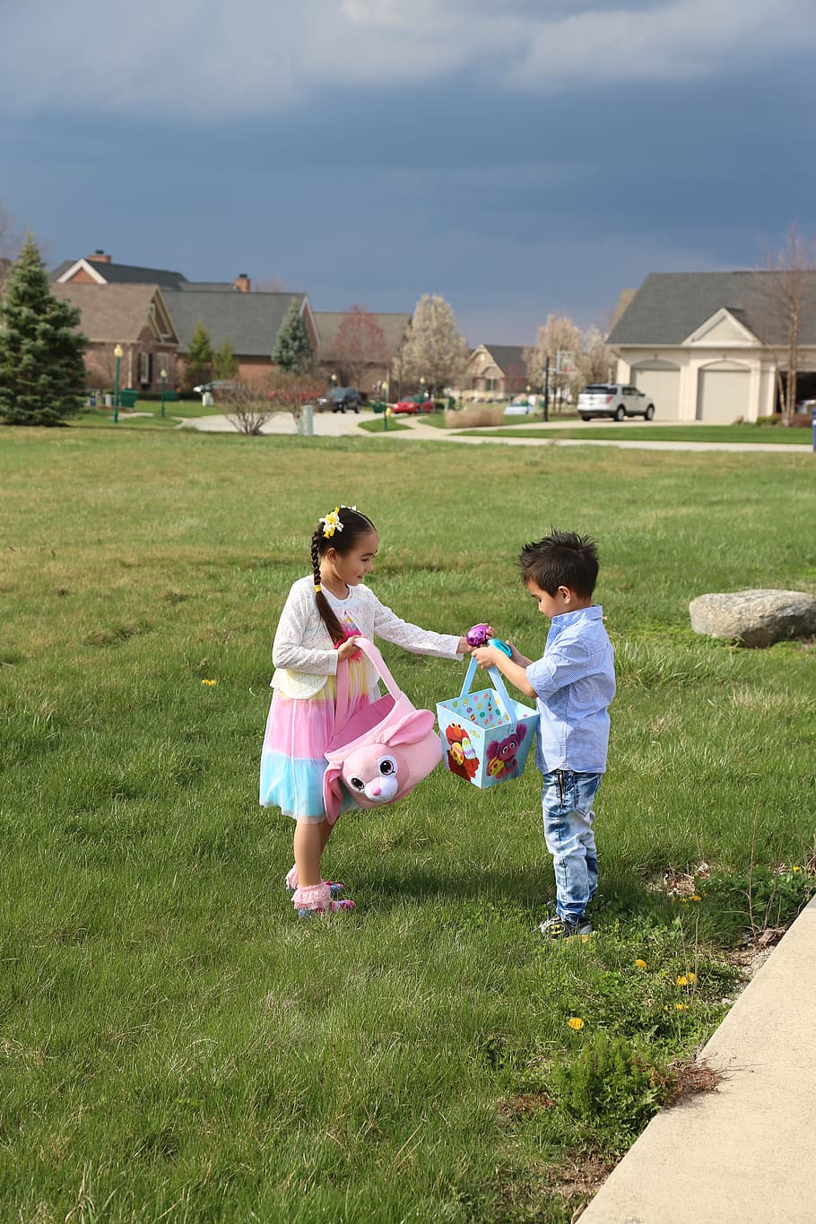 easter, egg hunt, siblings, children, childhood, grass, building exterior HD wallpaper