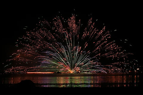 fireworks near body of water during nighttime, exploding, celebration HD wallpaper