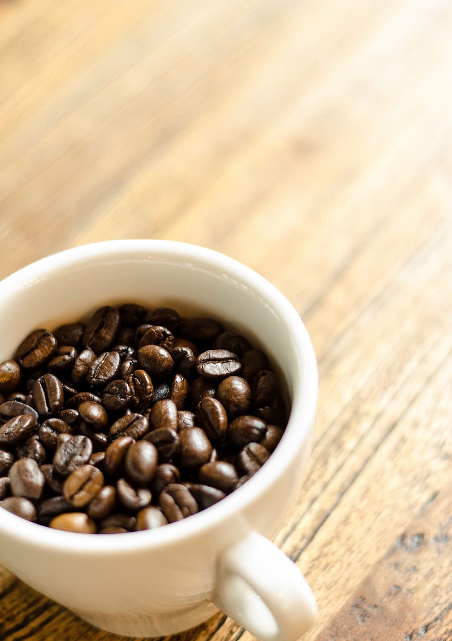 coffee beans on cup, cafe, food and drink, roasted coffee bean HD wallpaper