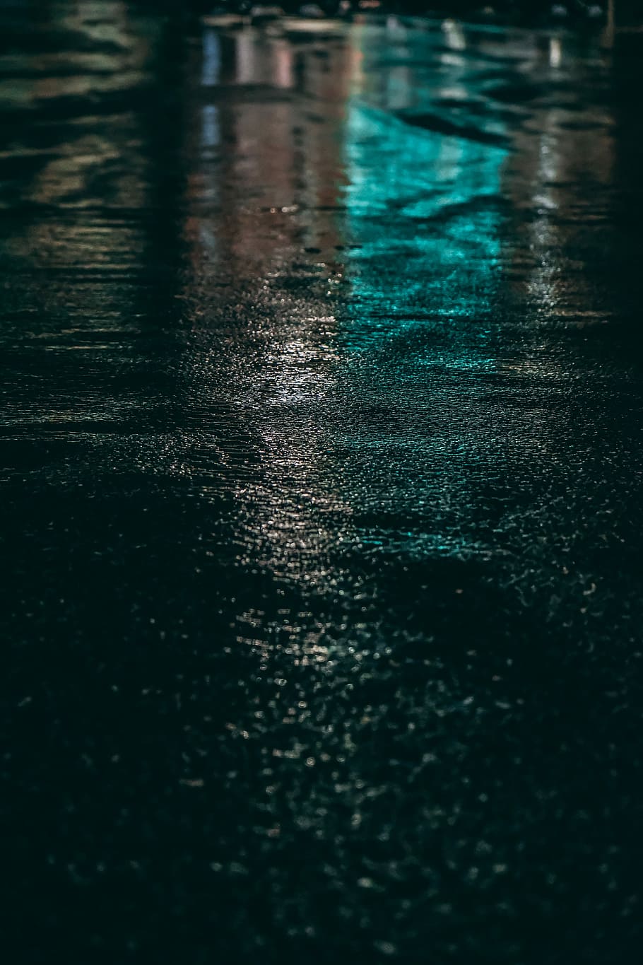 selective focus photo of gray concrete pavement, black concrete pavement at night time HD wallpaper