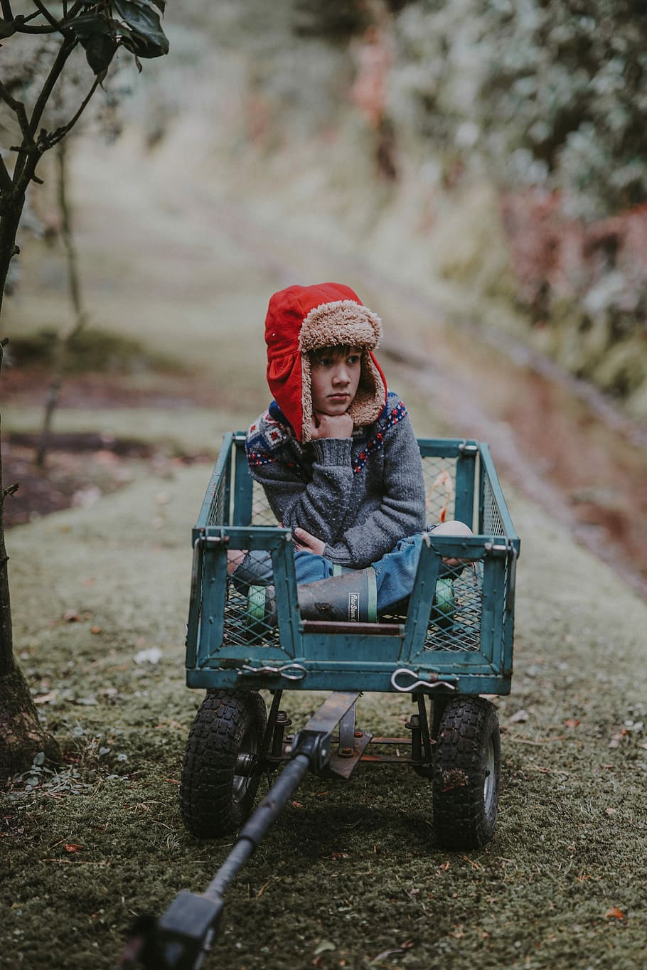 girl riding on utility trailer, boy sitting on wagon, child, hat, HD wallpaper