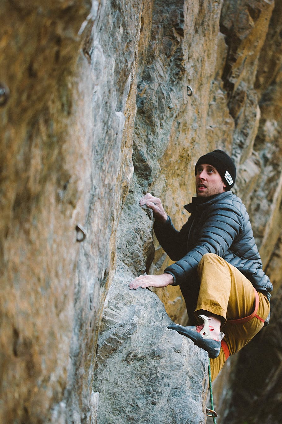 man climbing rock during daytime, cliff, van, rock wall, outdoor, HD wallpaper