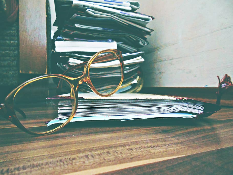 reading, old, newspapers, dusty, vintage, glasses, still life HD wallpaper