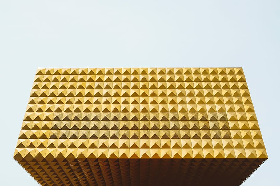 gold 3D eye illusion, yellow geometrical block, building, pattern HD wallpaper