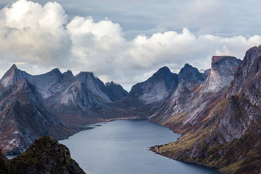 body of water surrounded mountain peak, mountains near body of water under blue sky HD wallpaper
