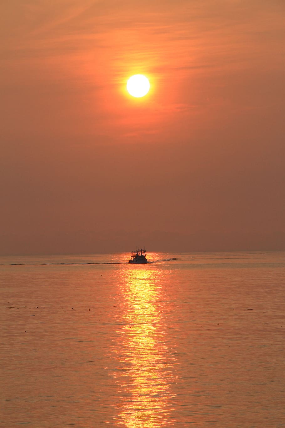 HD wallpaper: sunrise, the rising sun, orange, the sea, the golden light |  Wallpaper Flare