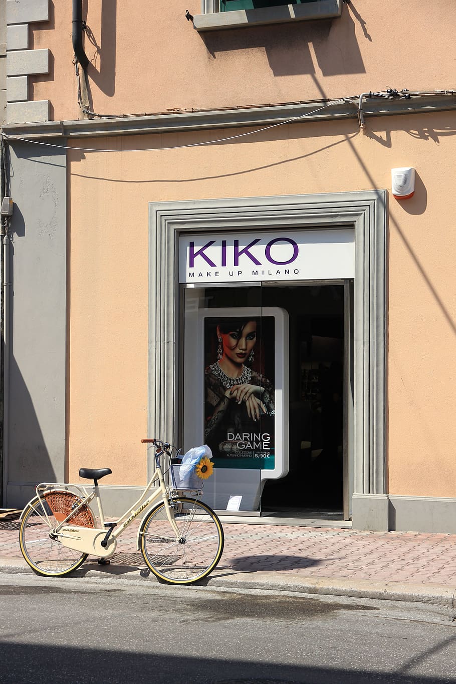 window, modern, cosmetics, advertising, old town, bike, still life HD wallpaper