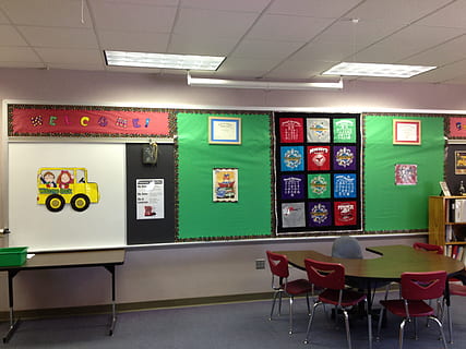 children's assorted art works posted on chalkboard, classroom HD wallpaper