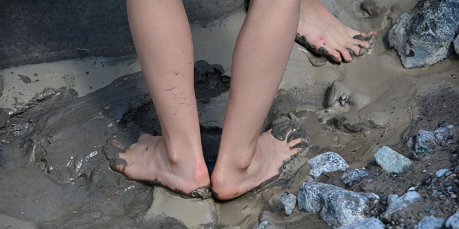 feet, mud, barefoot, close, human body part, low section, human leg HD wallpaper