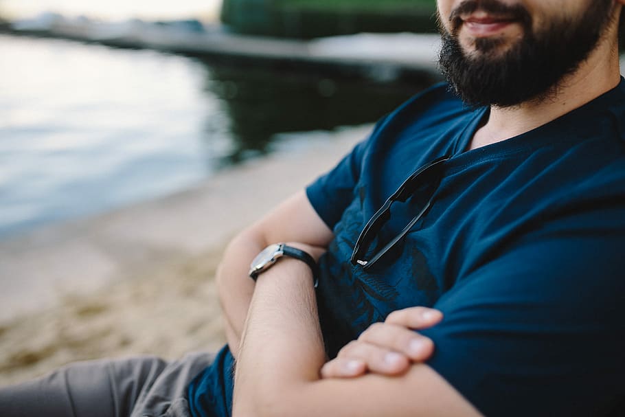 Young Man Using His Phone on beach, people, summer, holidays, HD wallpaper